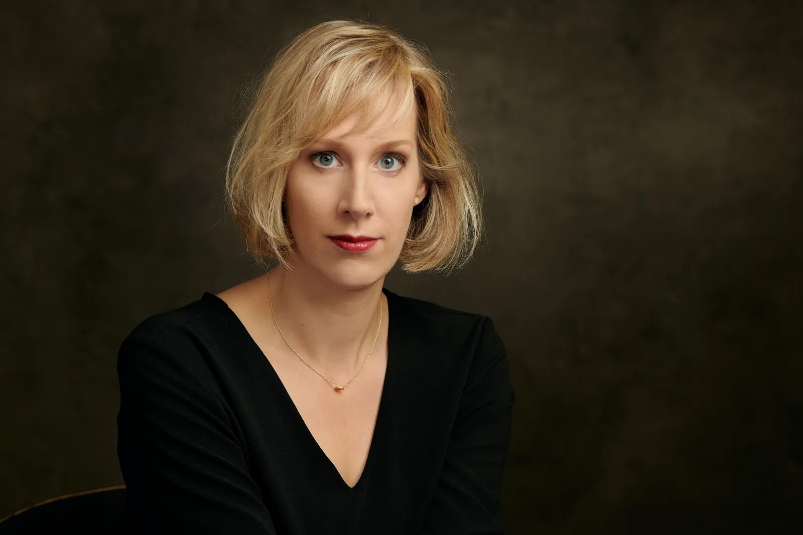 Porträt von Hanna Zumsande im schwarzen Kleid